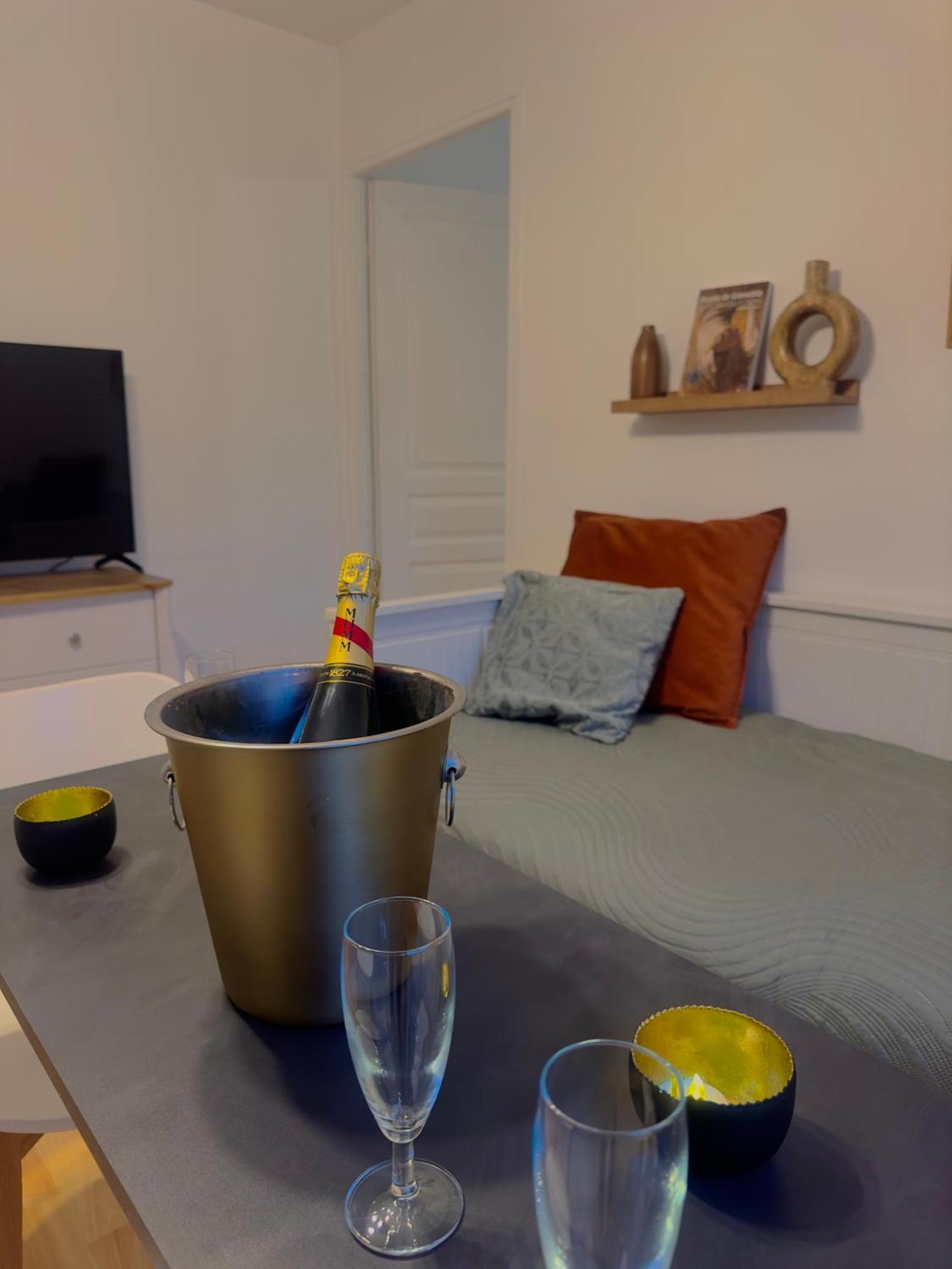Appartement Chloe Du Lac Montferrat  Zewnętrze zdjęcie